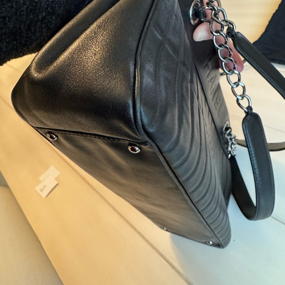 Chanel Vertical Quilted LAX Shoulder Bag - Picture 12 of 14